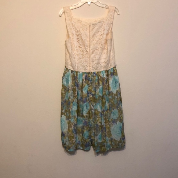 Maurice’s Beige and Teal Floral Dress - Picture 2 of 4